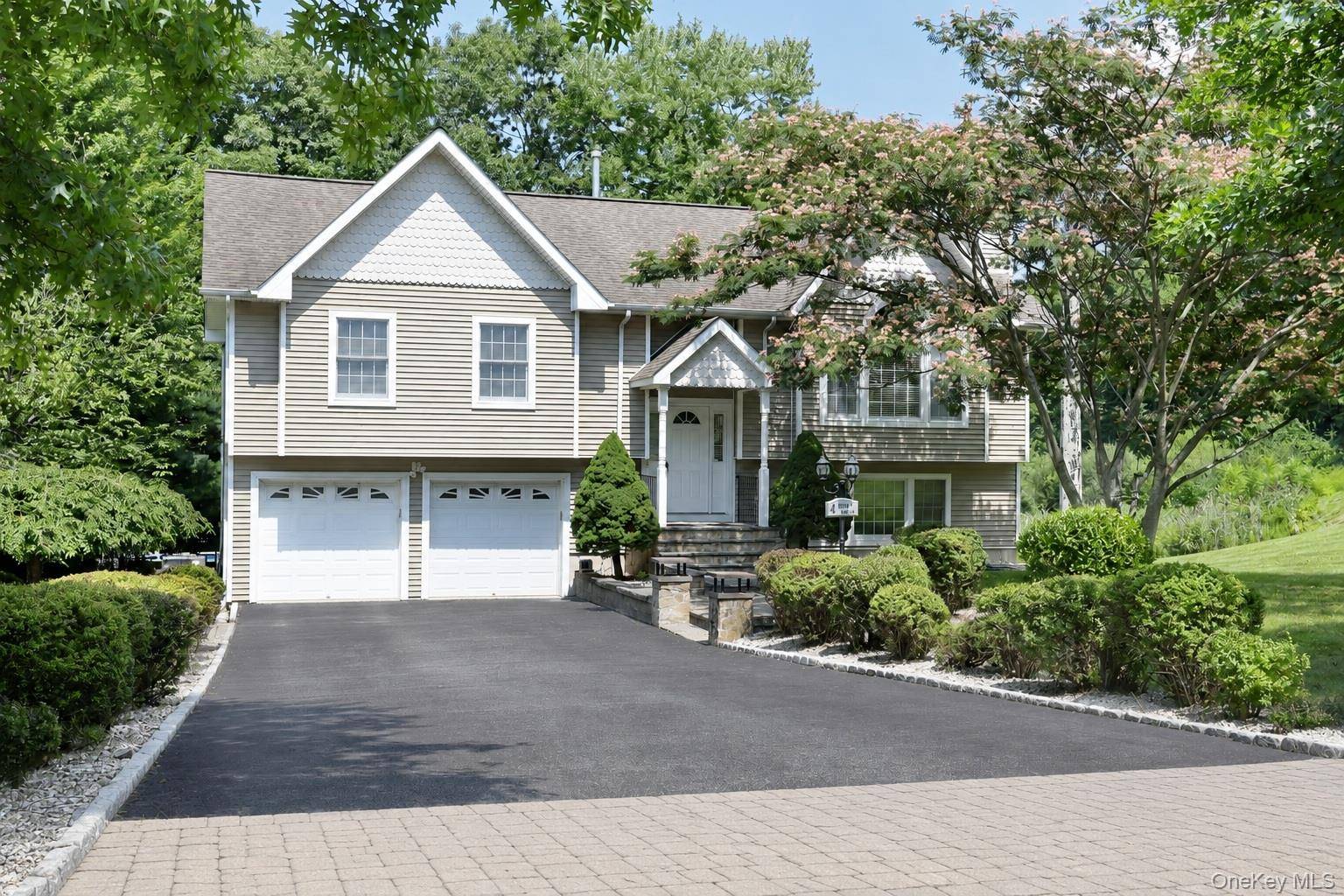 4 Woolf RD, Pomona, NY 10980