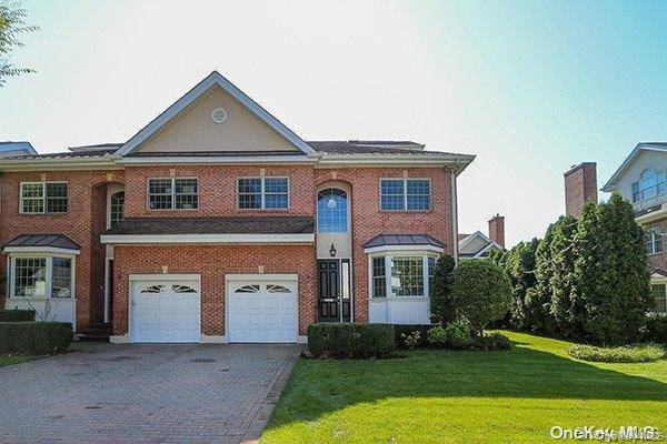 4a Nassau DR, Great Neck, NY 11021