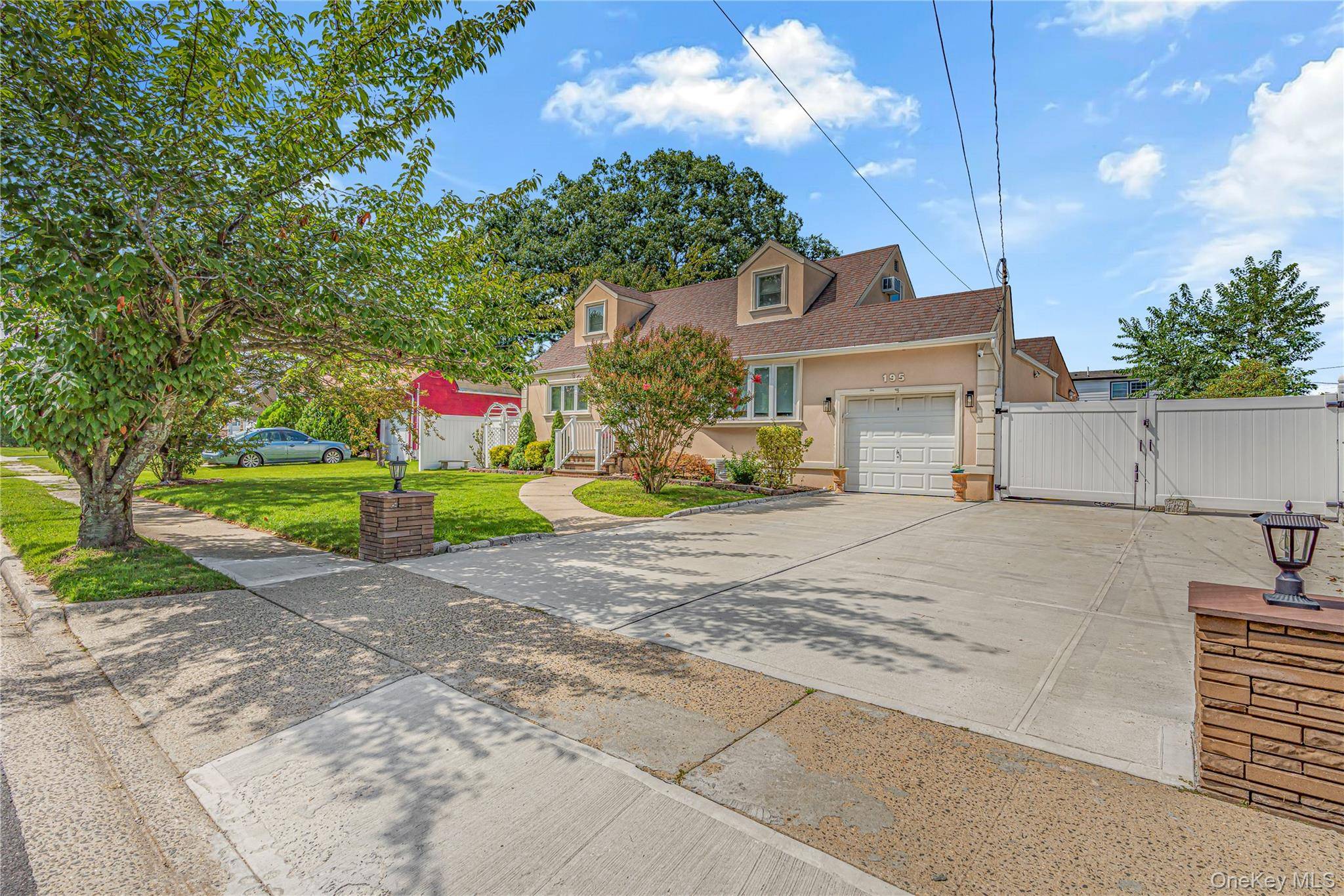195 N Wisconsin AVE, North Massapequa, NY 11758