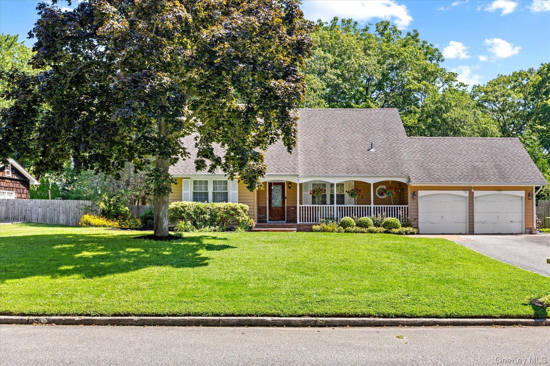 9 Charlemagne DR, Nesconset, NY 11767