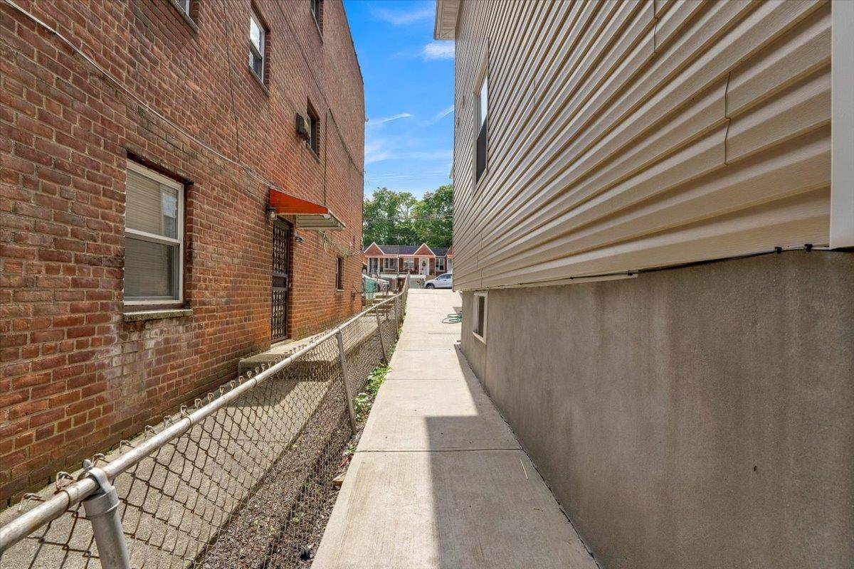 3136 Mickle AVE, Bronx, NY 10469