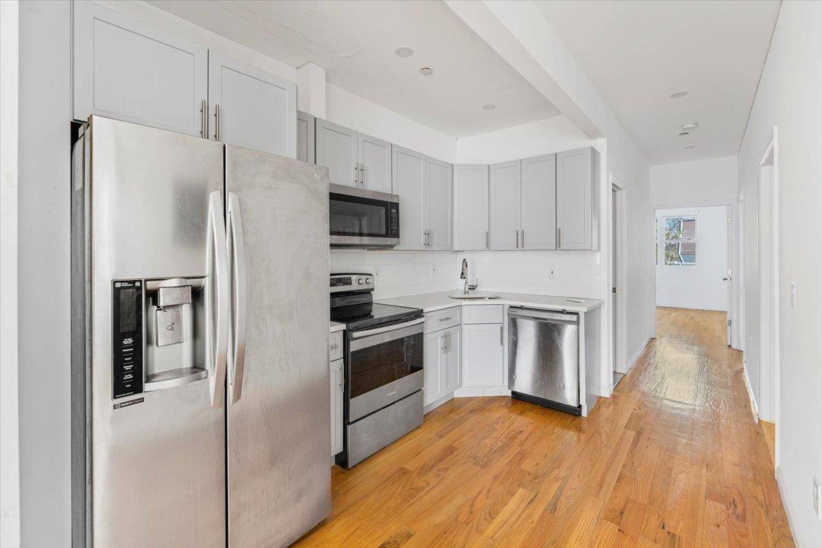 3136 Mickle AVE, Bronx, NY 10469