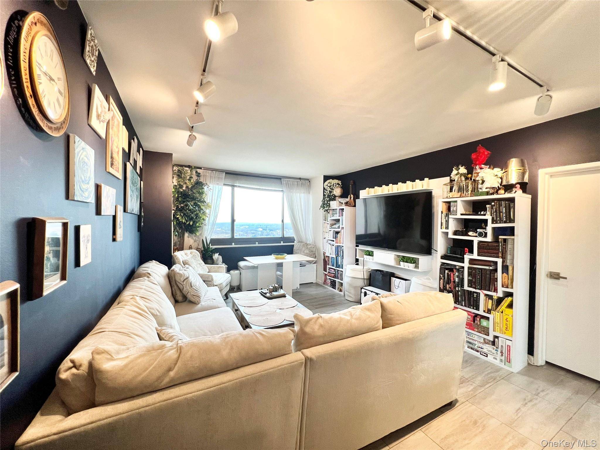 27010 Grand Central Pkwy #32M, Floral Park, NY 11005