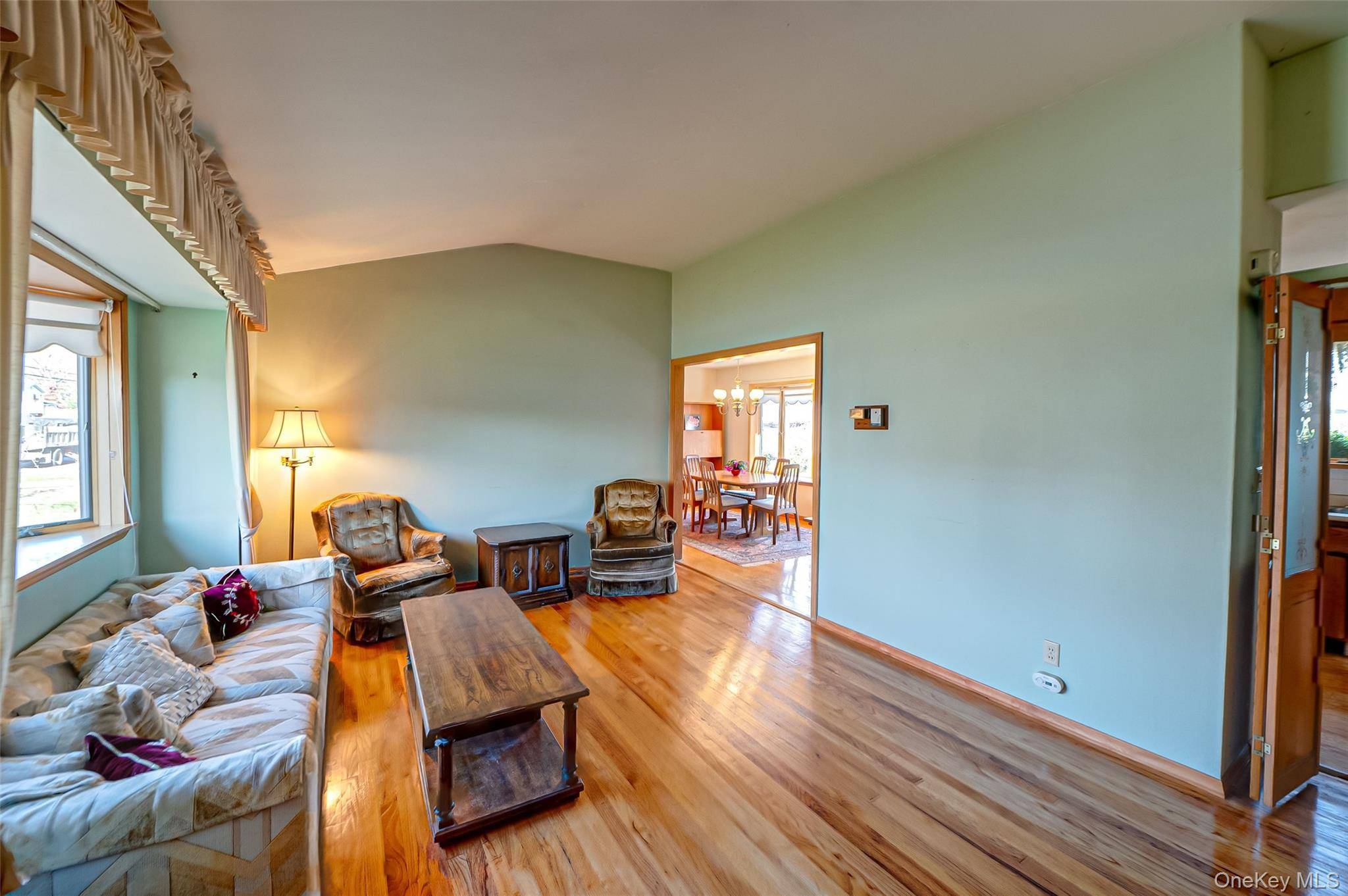305 West 20th Street, Deer Park, NY 11729