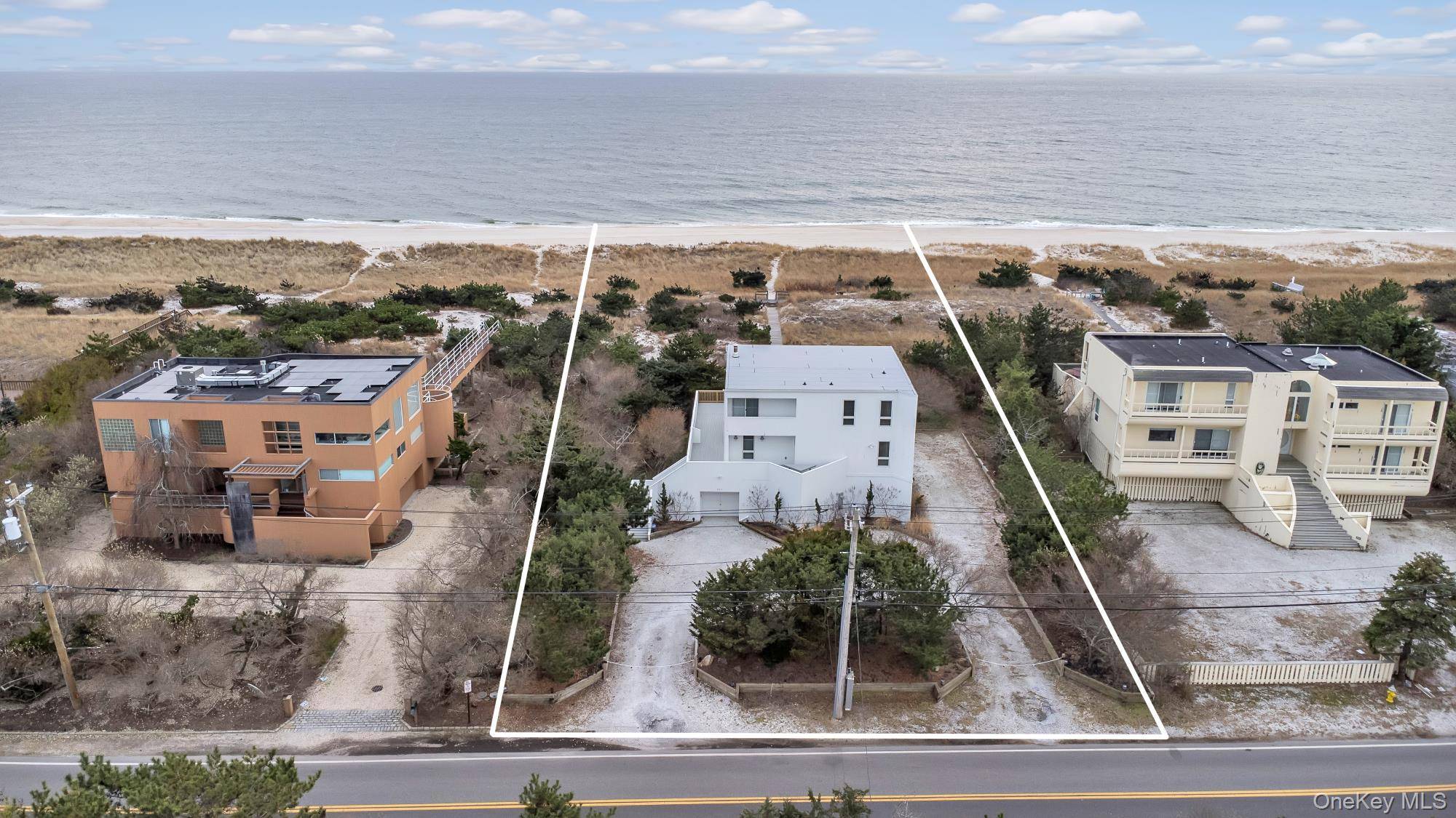 561 Dune RD, Westhampton, NY 11978