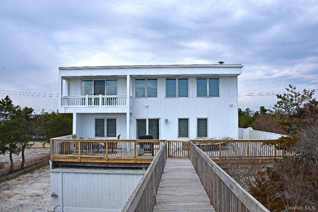 561 Dune RD, Westhampton, NY 11978