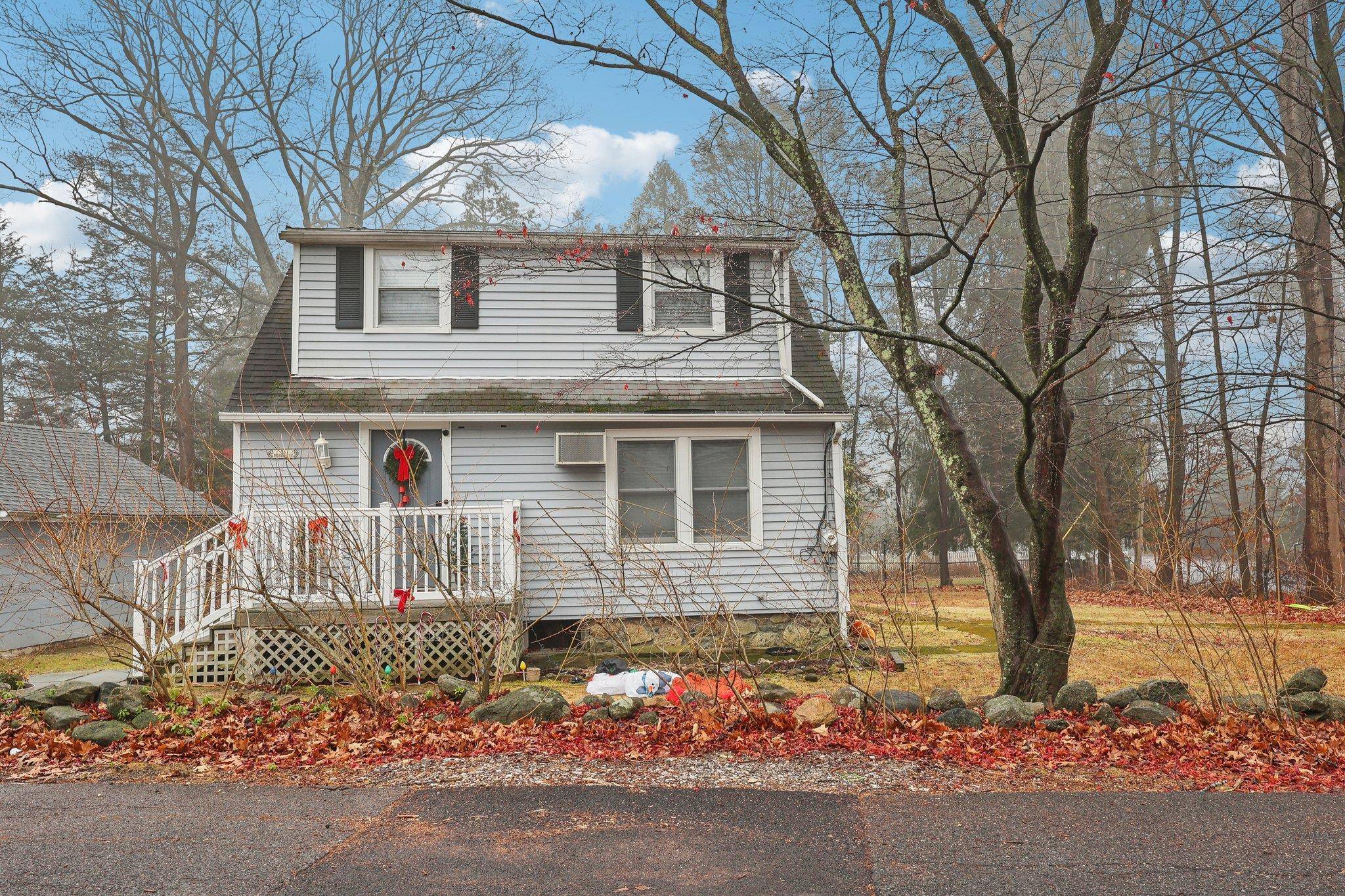 36 Rogers LN, Yorktown Heights, NY 10598