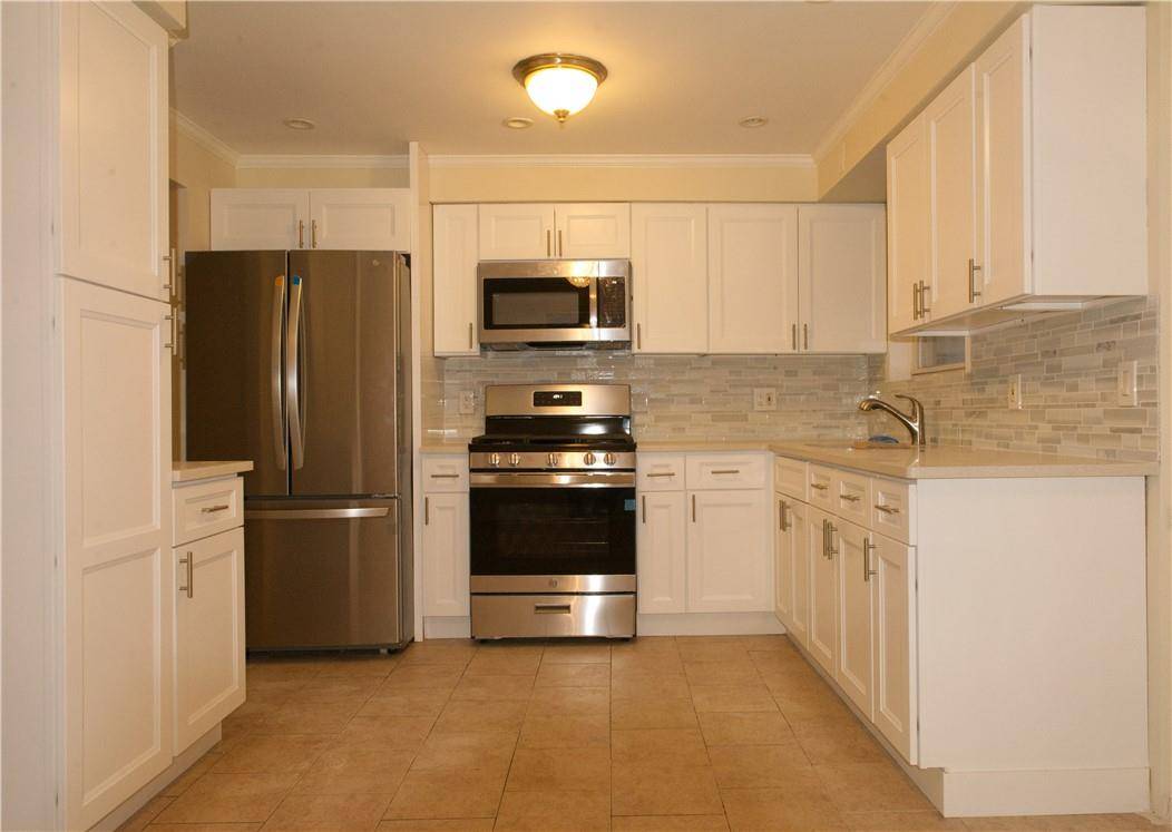 1051 E 213th ST, Bronx, NY 10469