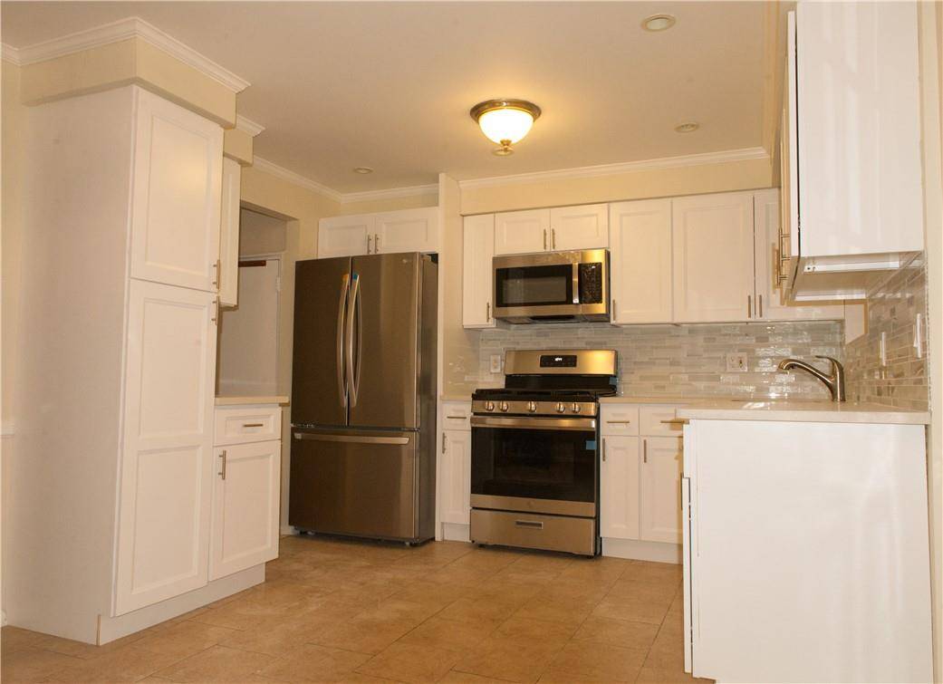 1051 E 213th ST, Bronx, NY 10469