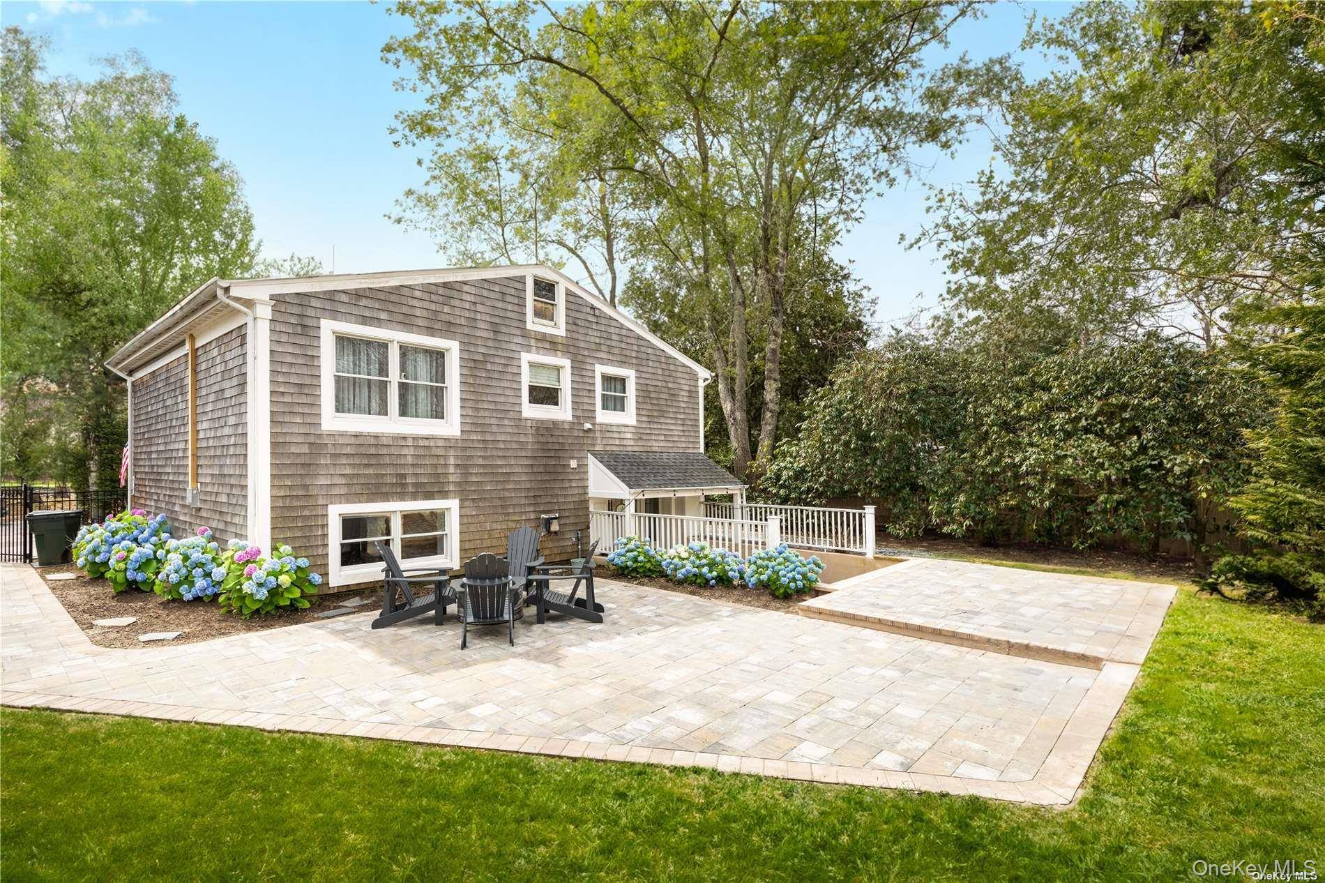 29 Missapoque AVE, Southampton, NY 11968