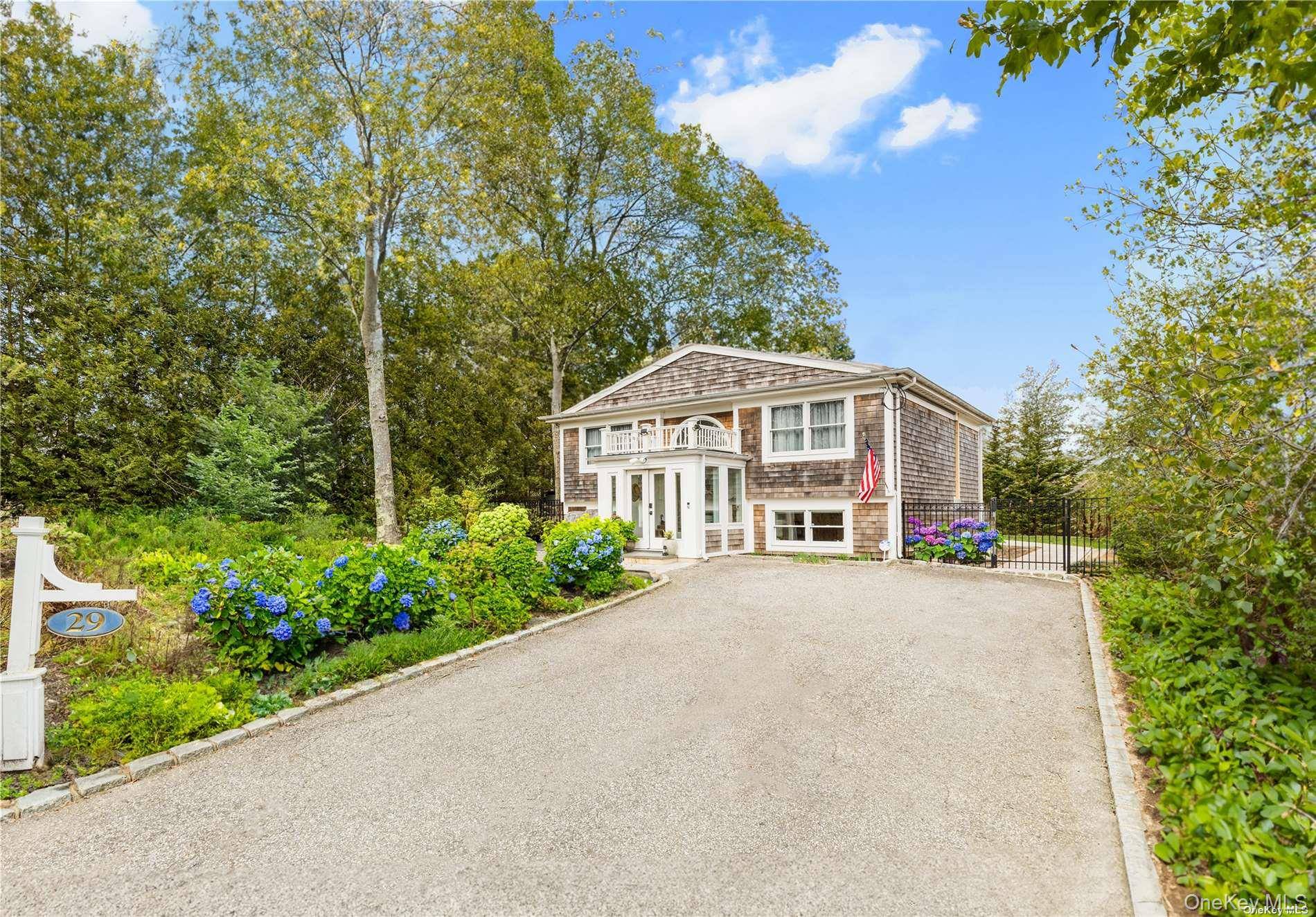 29 Missapoque AVE, Southampton, NY 11968