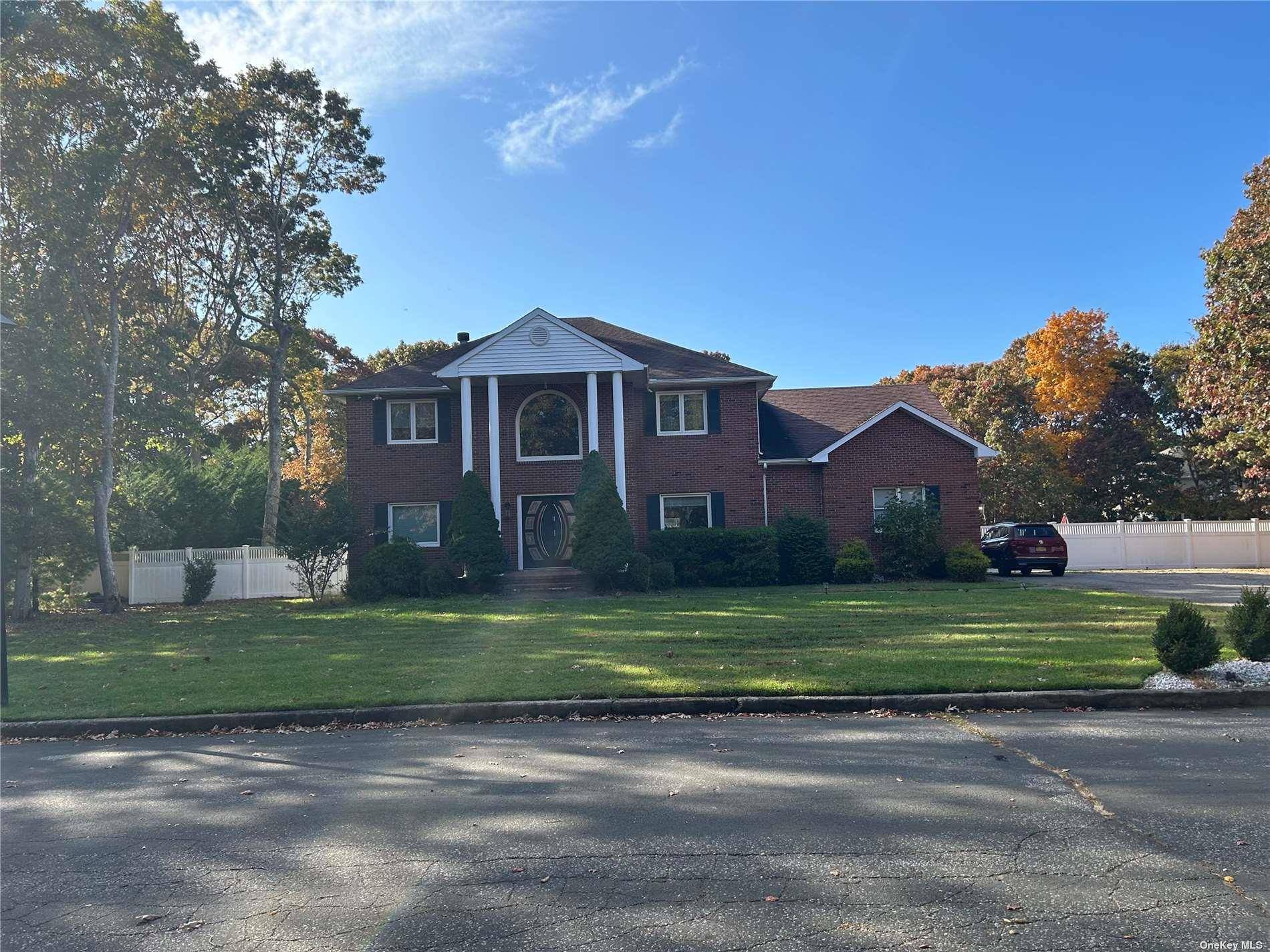 4 Cotton Tail CT, Shirley, NY 11967