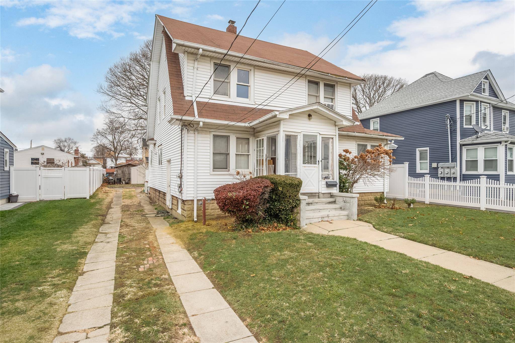 67 E Dean ST, Freeport, NY 11520