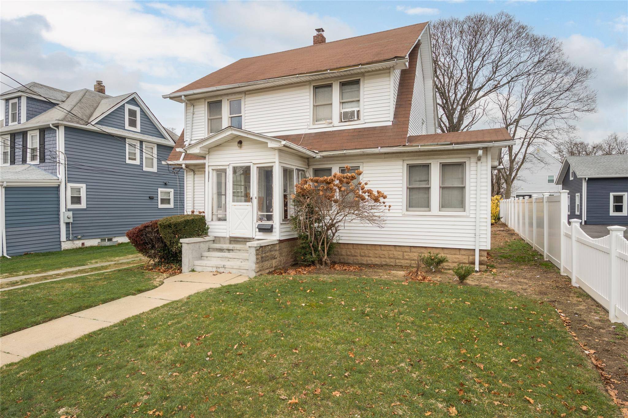 67 E Dean ST, Freeport, NY 11520
