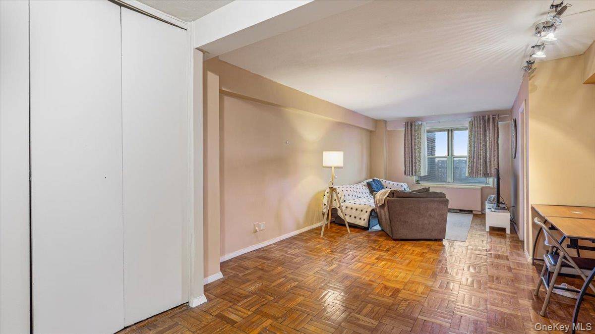 107-40 Queens BLVD #7G, Forest Hills, NY 11375