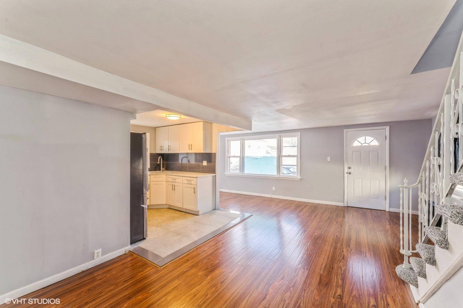 12 Biltmore AVE, Elmont, NY 11003