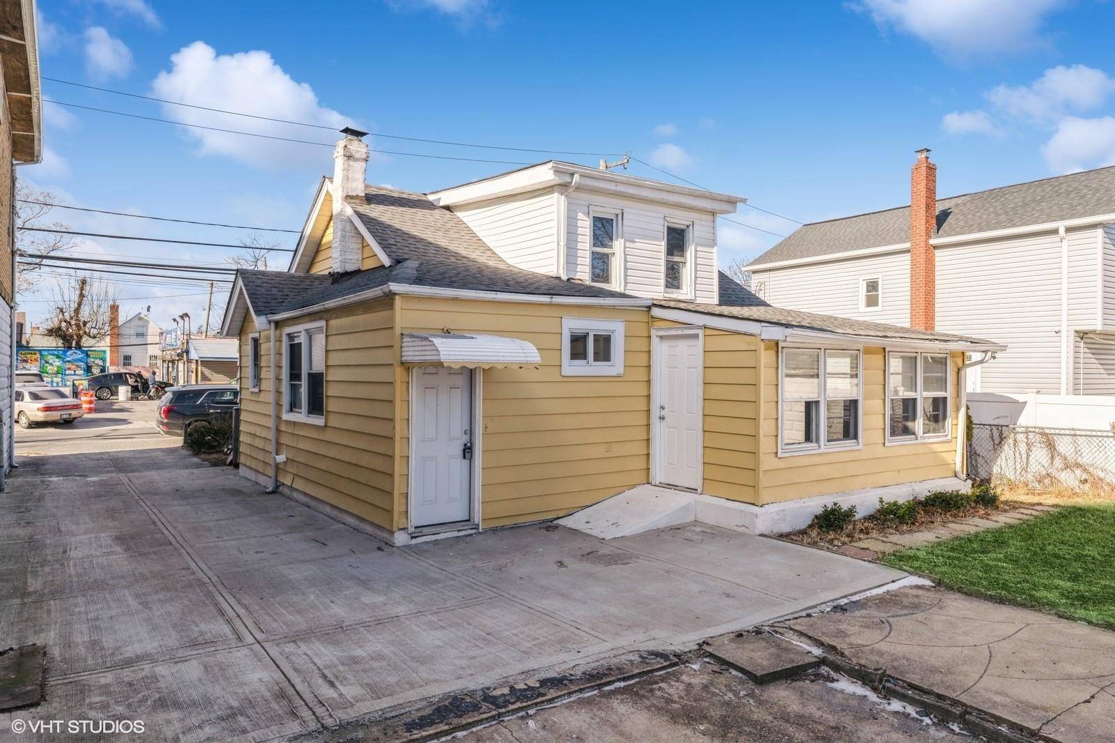 12 Biltmore AVE, Elmont, NY 11003