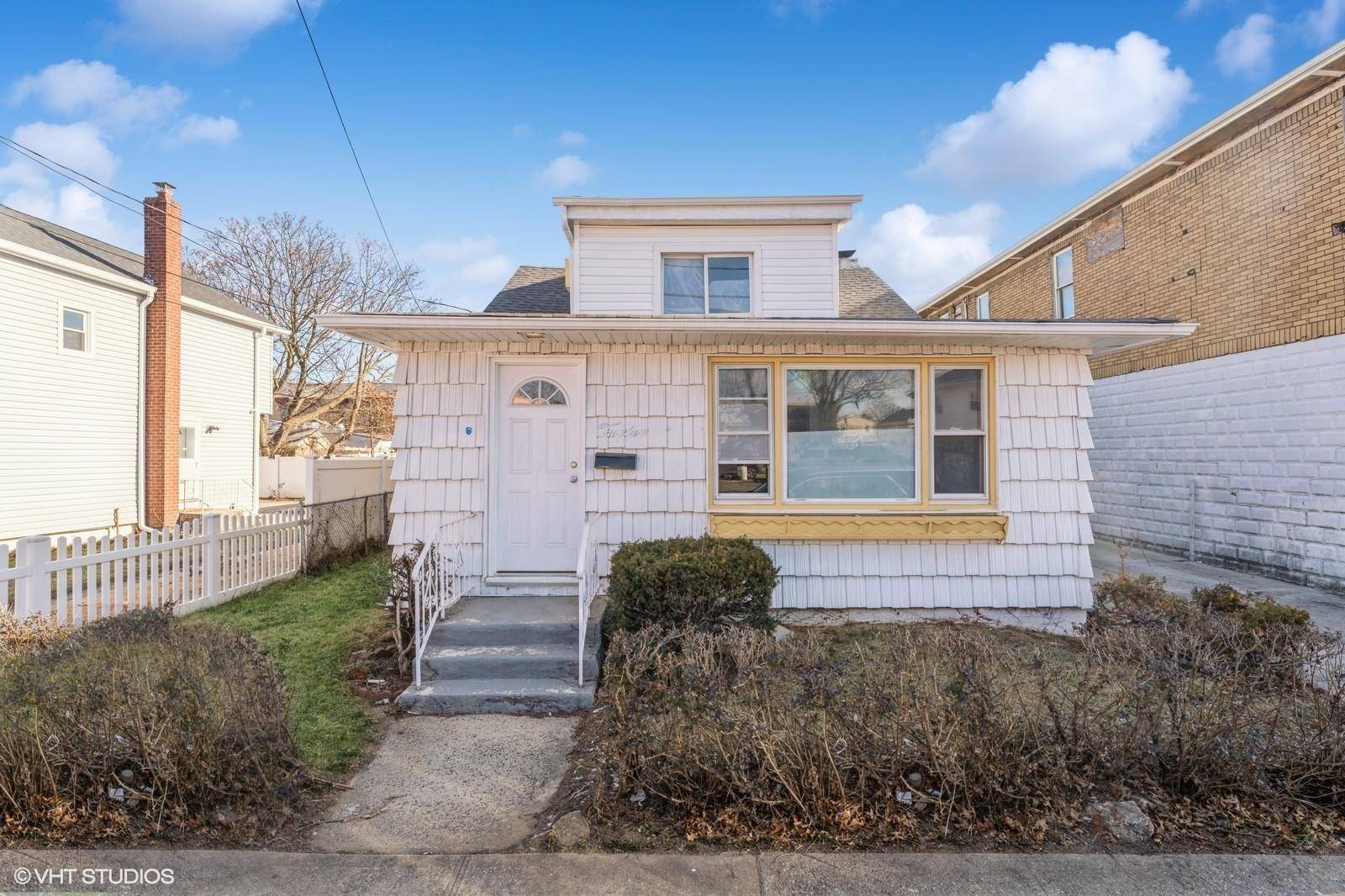 12 Biltmore AVE, Elmont, NY 11003
