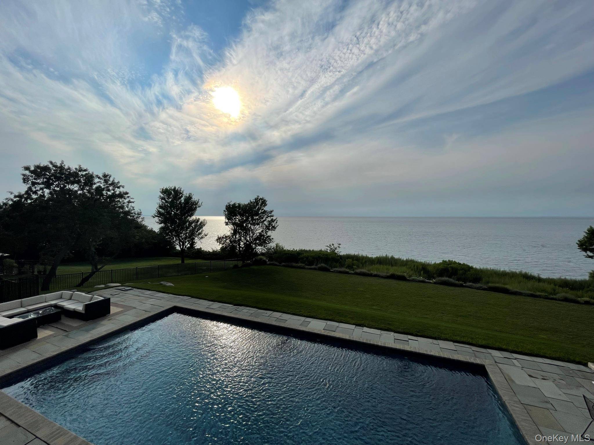 580 Lloyds LN, Mattituck, NY 11952
