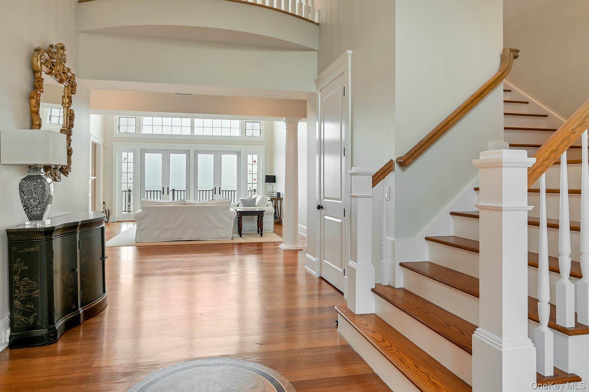 580 Lloyds LN, Mattituck, NY 11952