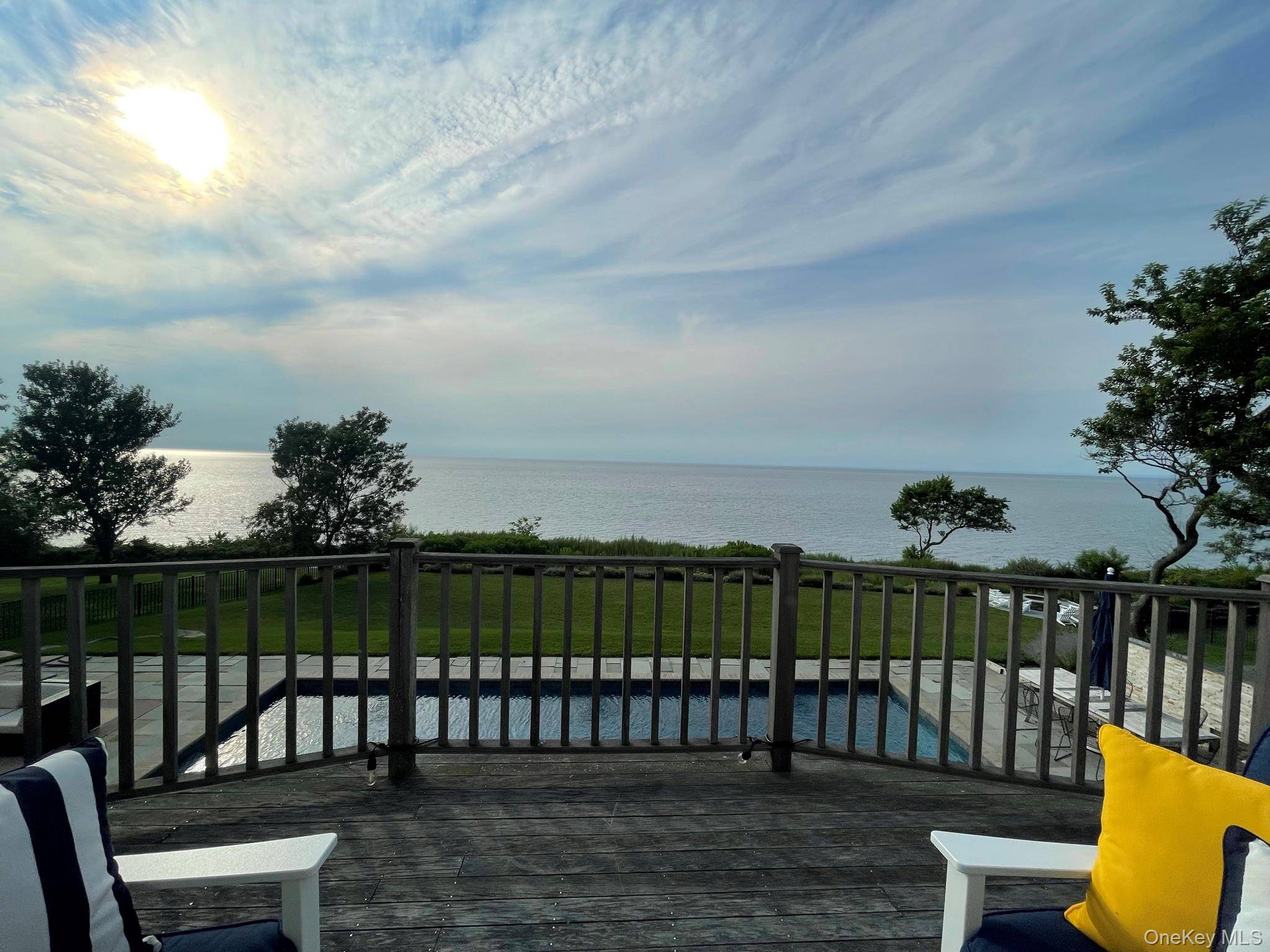580 Lloyds LN, Mattituck, NY 11952