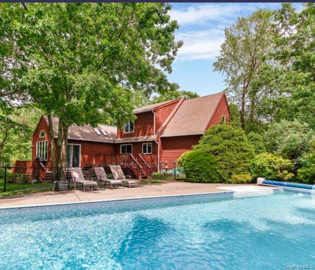 12 Hildreth RD, Hampton Bays, NY 11946