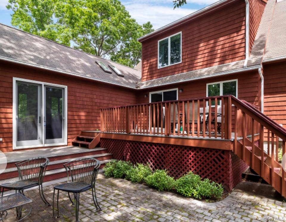 12 Hildreth RD, Hampton Bays, NY 11946