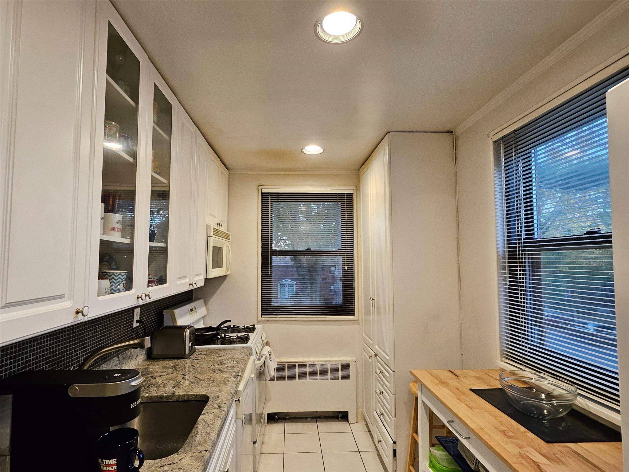 61-26 245th PL #F-2, Douglaston, NY 11362