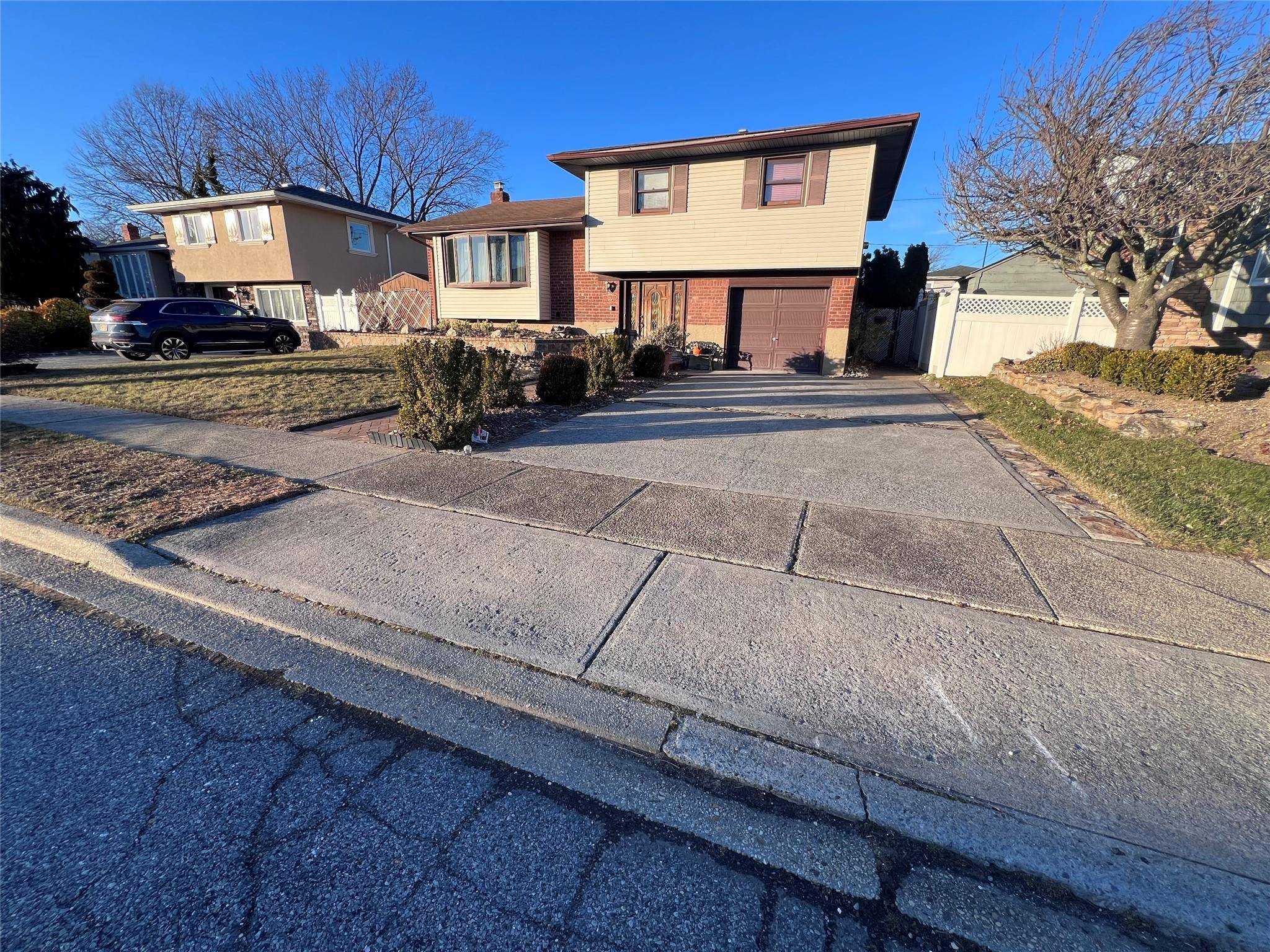 3643 Courtney LN, Bethpage, NY 11714