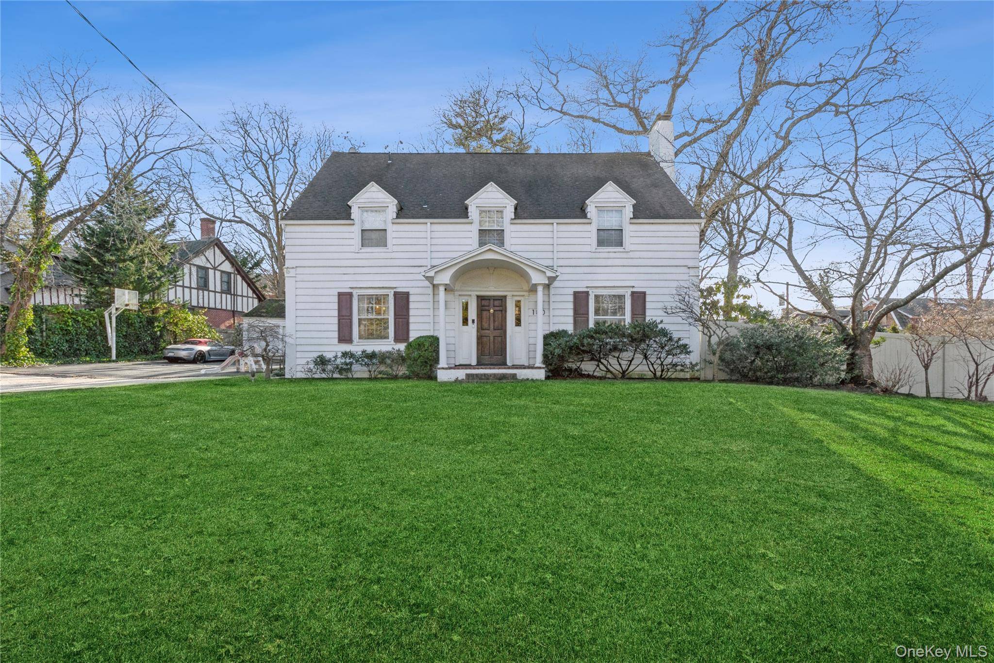 180 Longwood XING, Lawrence, NY 11559