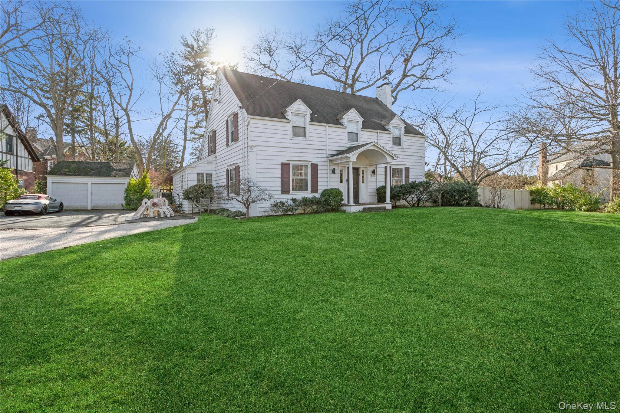 180 Longwood XING, Lawrence, NY 11559