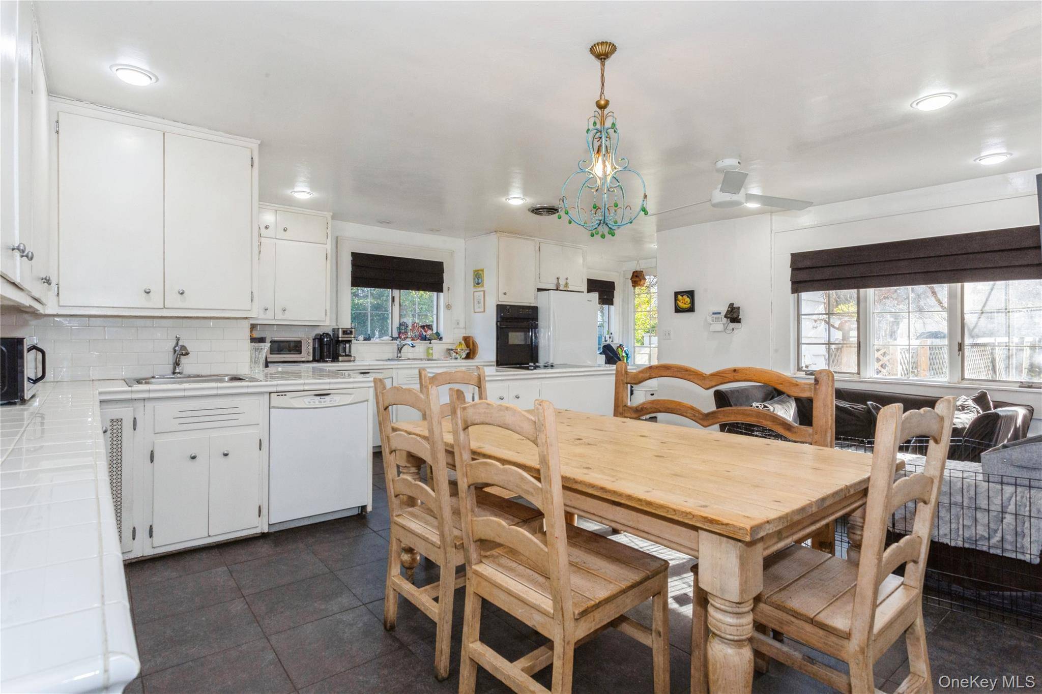 180 Longwood XING, Lawrence, NY 11559