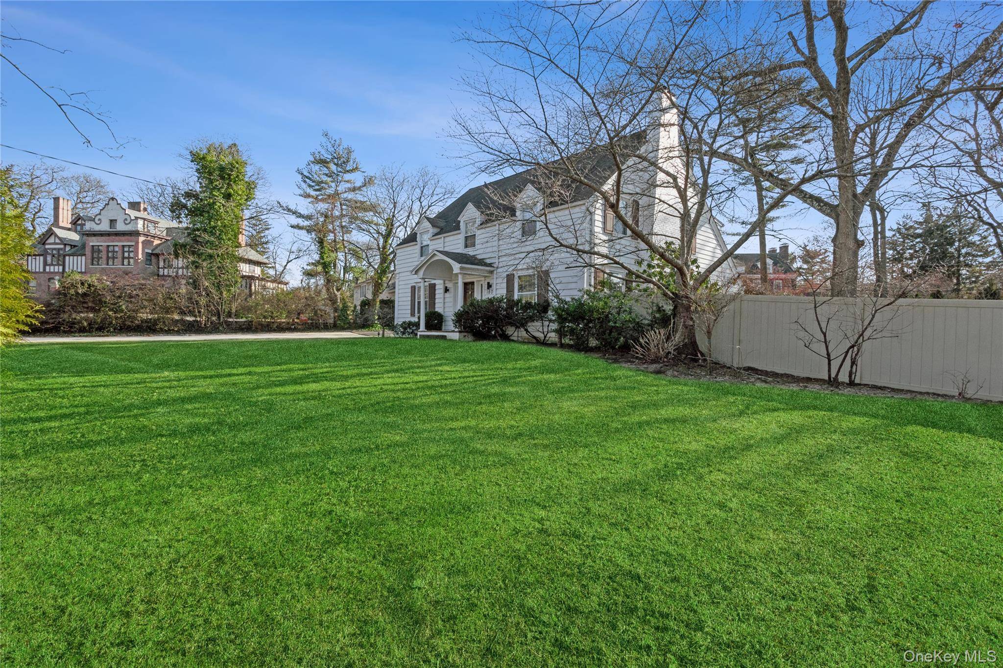 180 Longwood XING, Lawrence, NY 11559