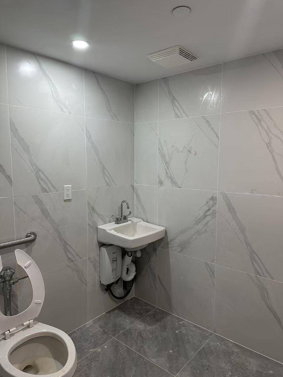 13680 41 AVE #2A, Flushing, NY 11355