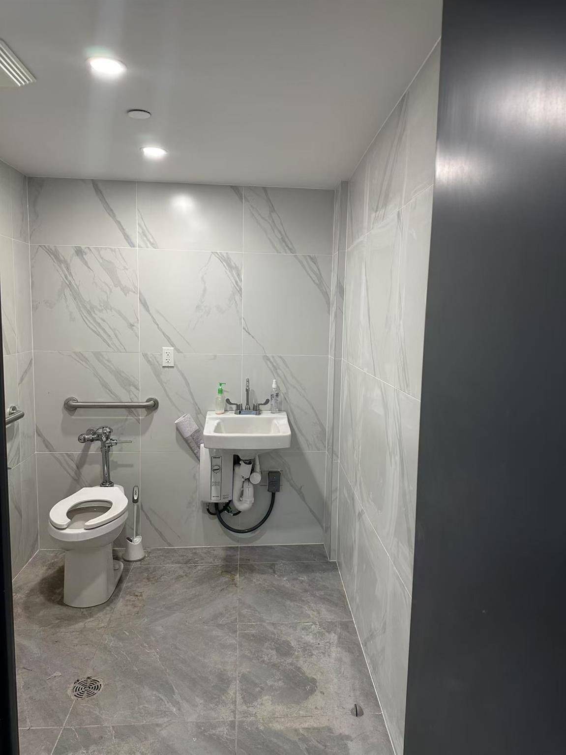 13680 41 AVE #2D, Flushing, NY 11355