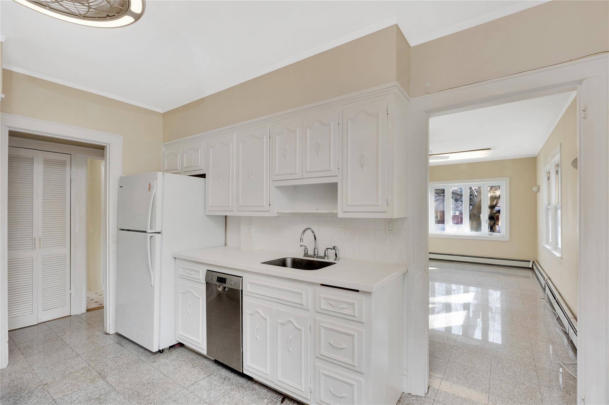 258-15 83rd AVE, Glen Oaks, NY 11004