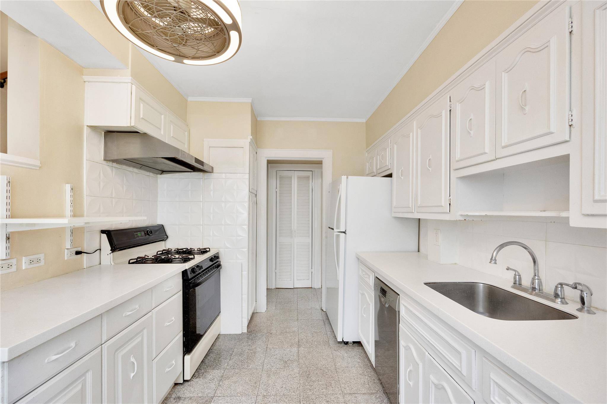 258-15 83rd AVE, Glen Oaks, NY 11004
