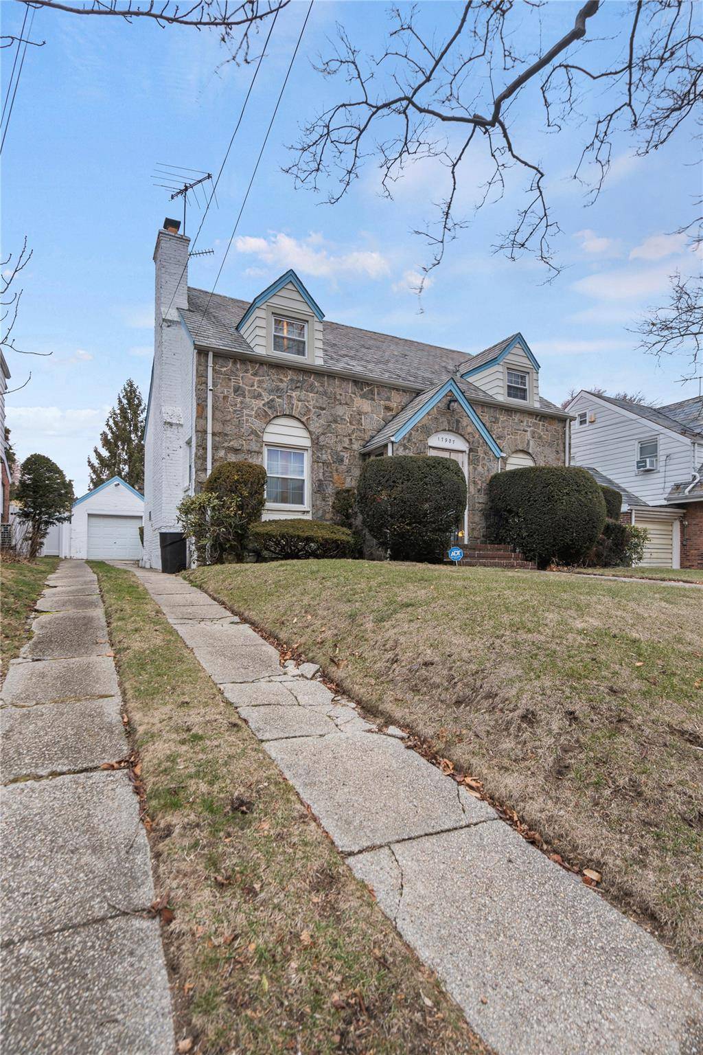 17907 Murdock AVE, Addisleigh Park, NY 11434