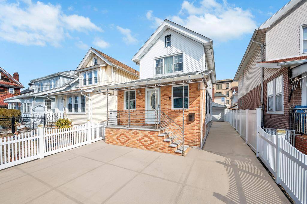 11115 117th ST, South Ozone Park, NY 11420