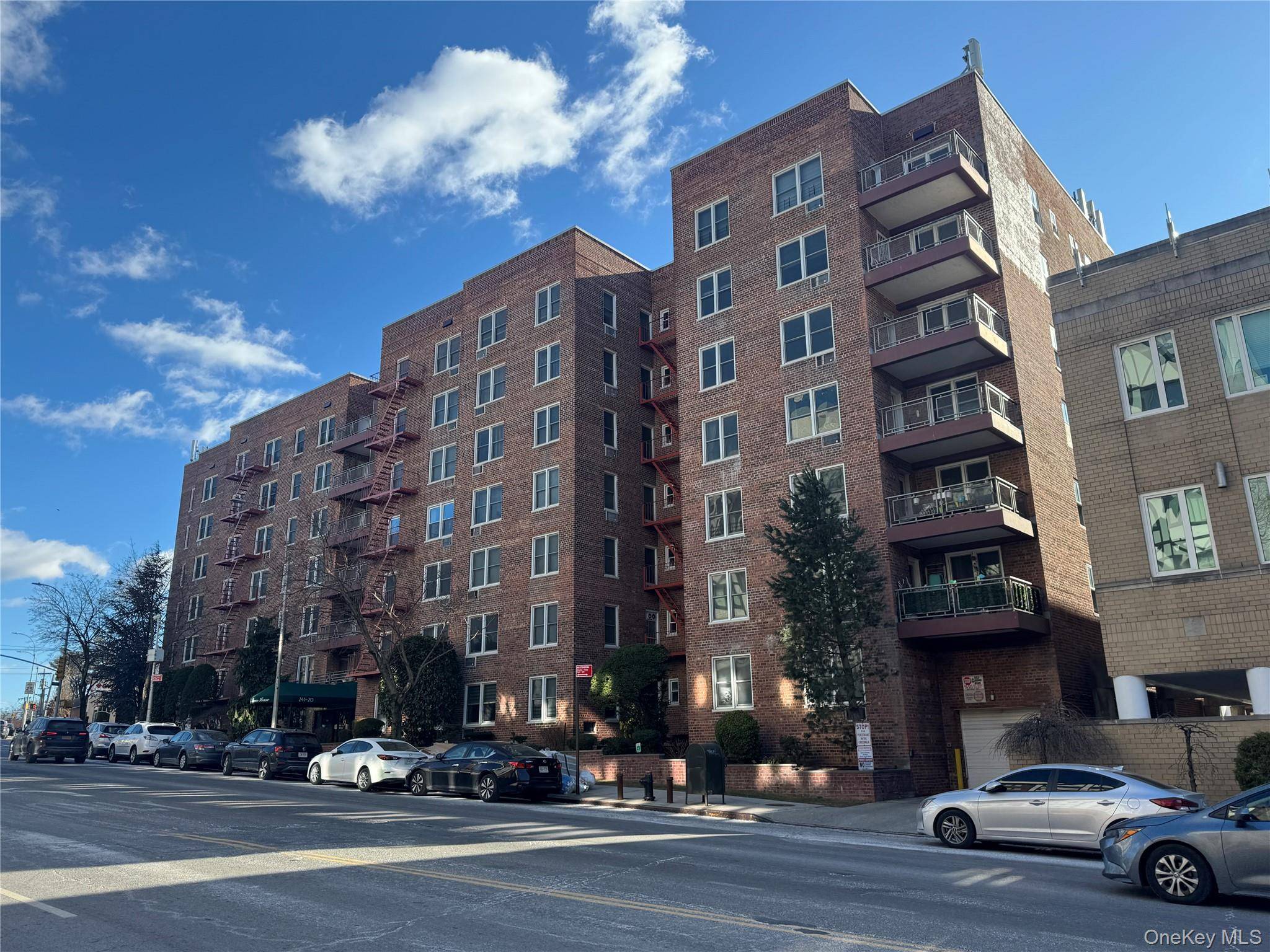 241-20 Northern Blvd #6H, Douglaston, NY 11363
