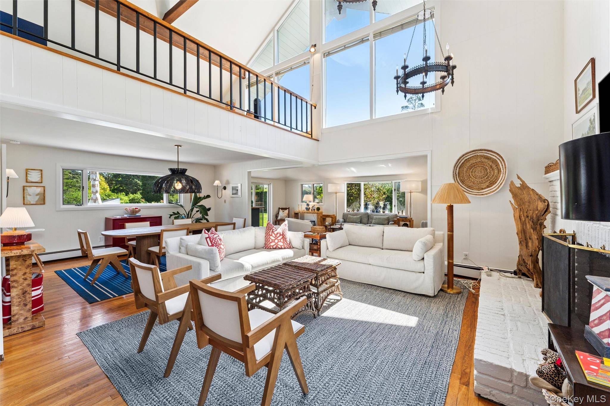 18 Quogo Neck LN, Quogue, NY 11959