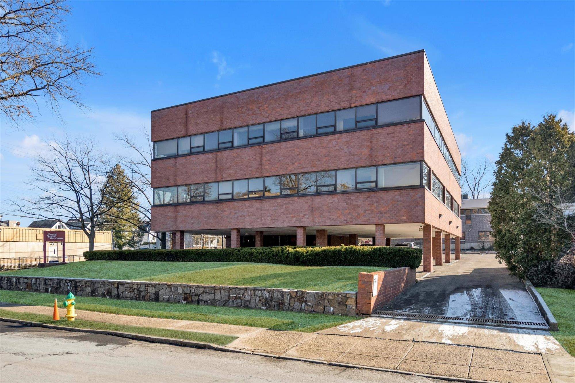 1 Summit AVE #2nd Floor, White Plains, NY 10606