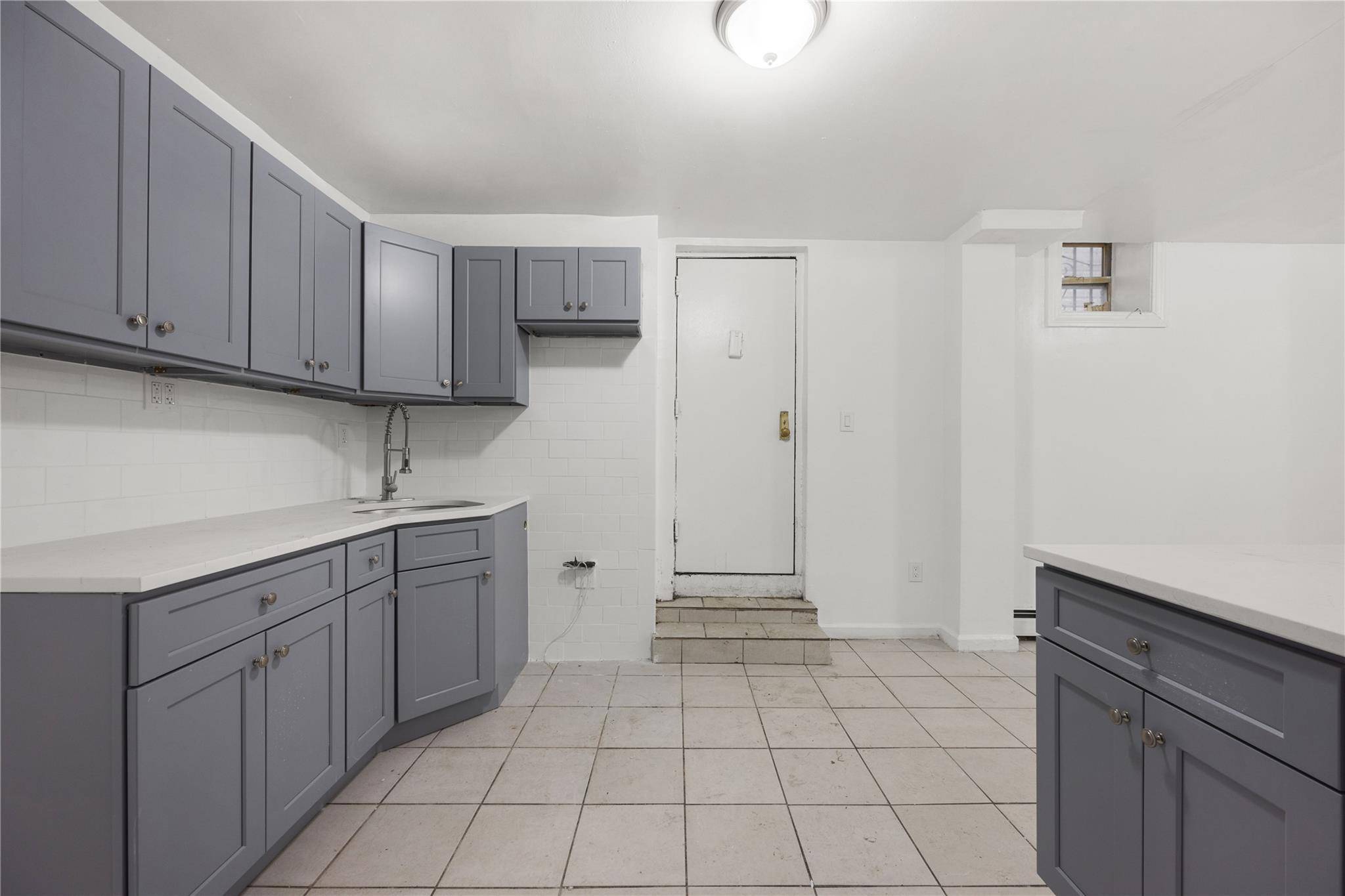 2039 Washington Ave, Bronx, NY 10457