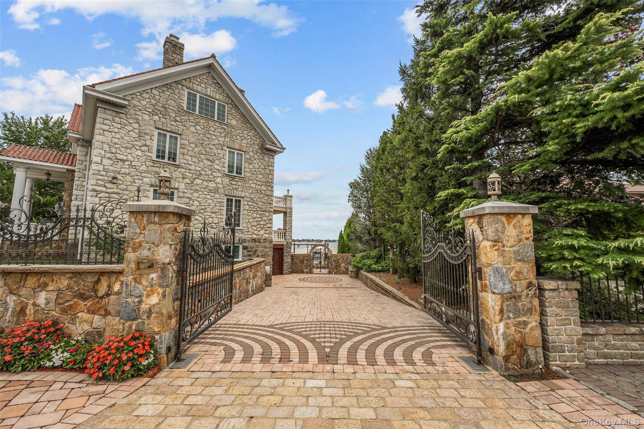 3407 Country Club RD, Bronx, NY 10465