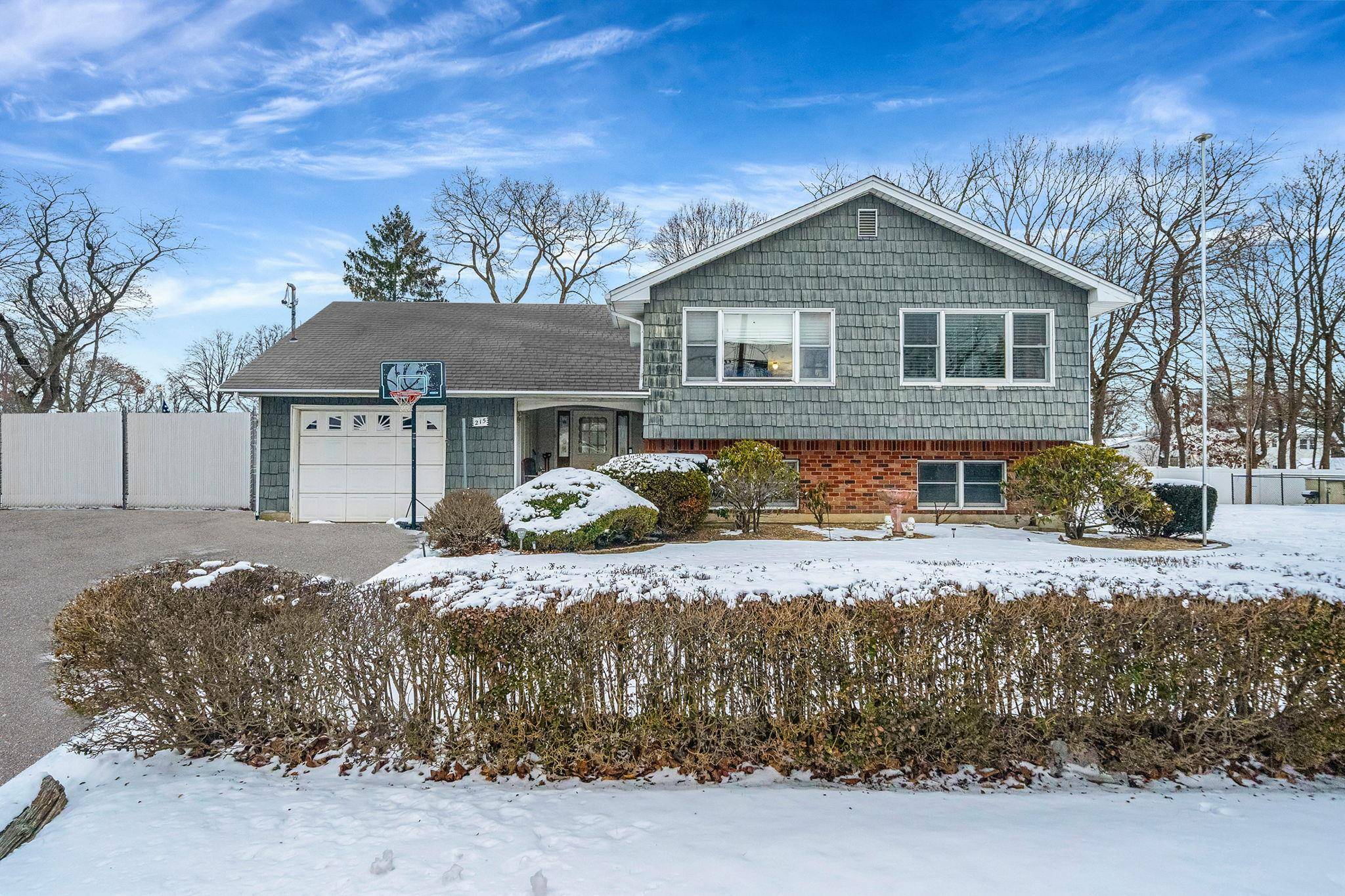 215 Eastwood AVE, Deer Park, NY 11729