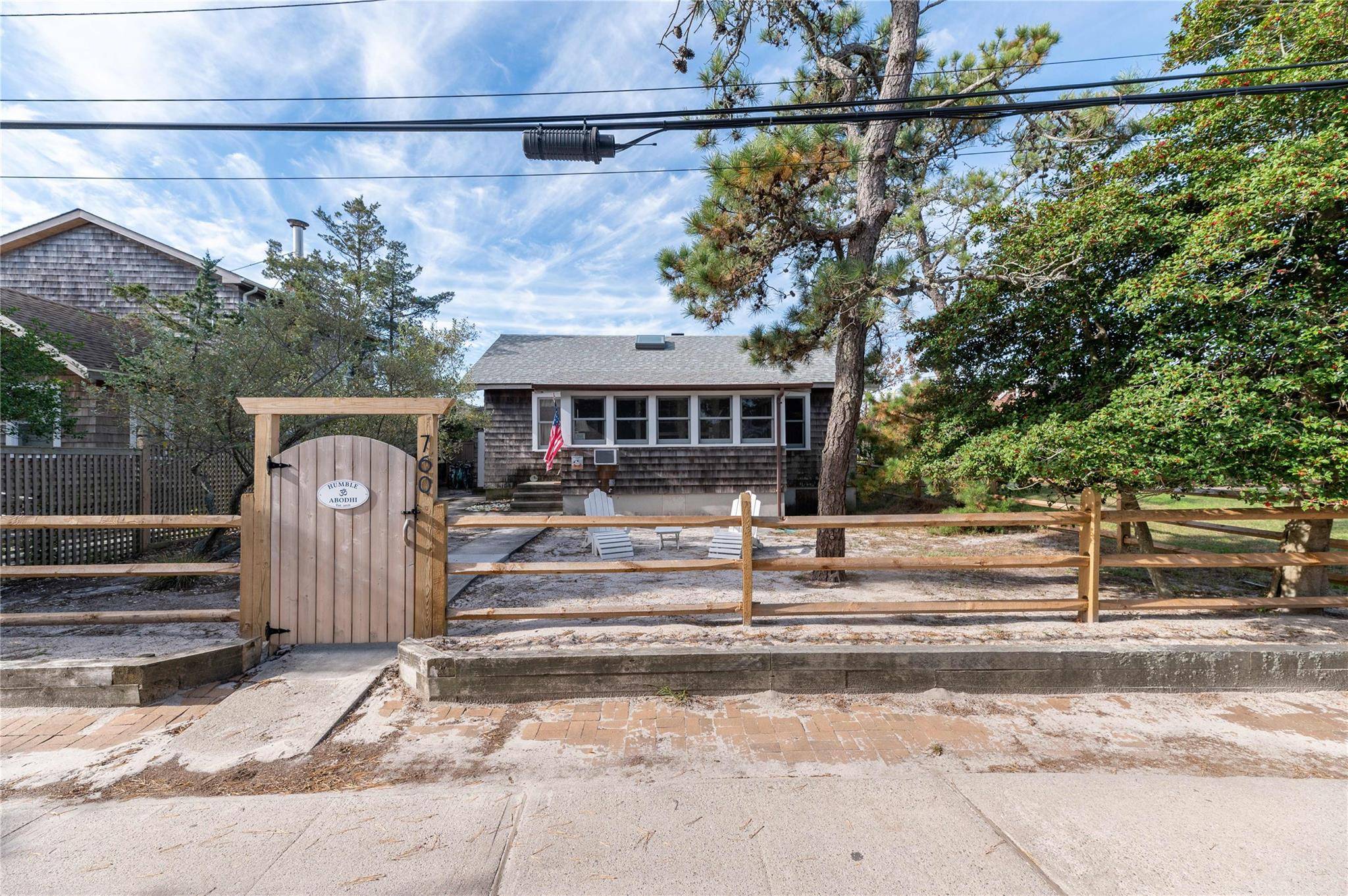 760 Surf RD, Ocean Beach, NY 11770