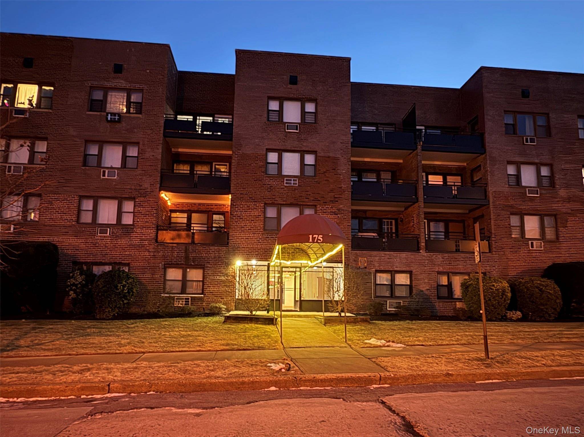 175 Archer St. #1C, Freeport, NY 11520