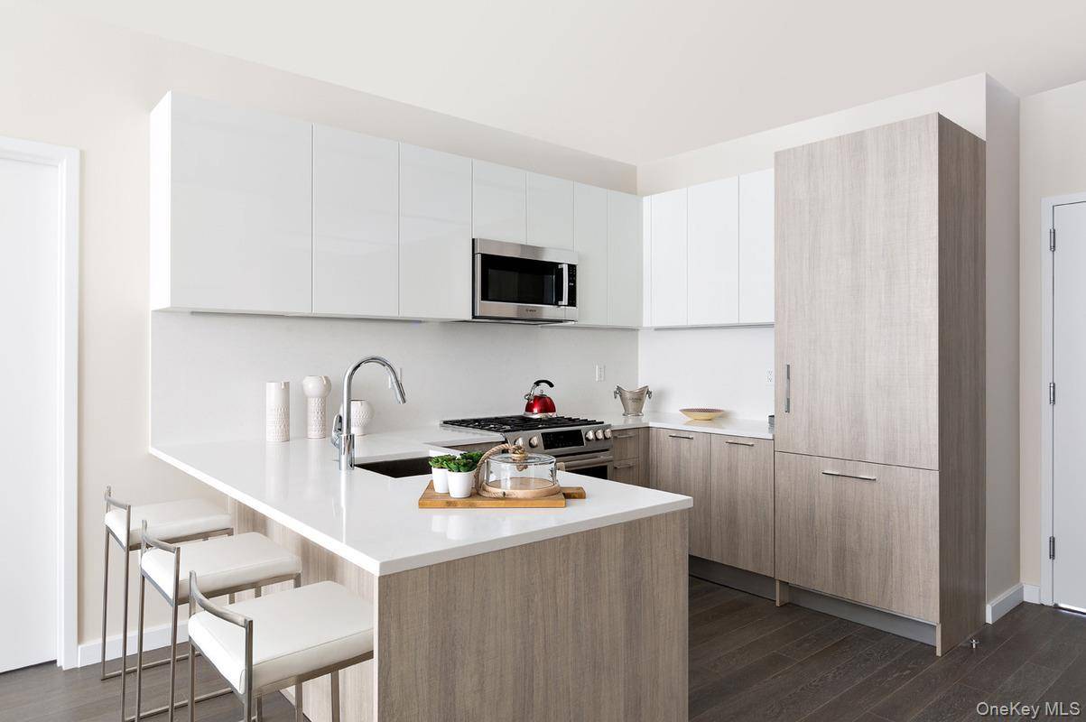 131-01 40 RD #17S, Flushing, NY 11354