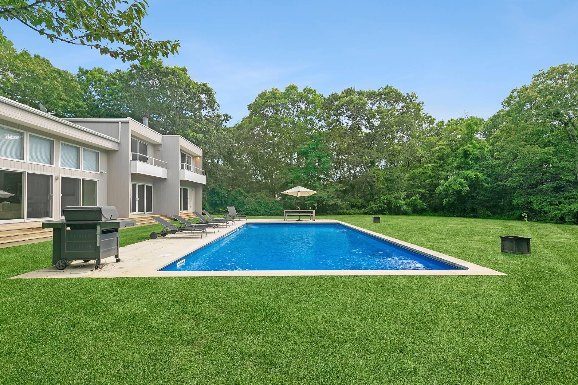 10 Fox Hollow DR, East Quogue, NY 11942