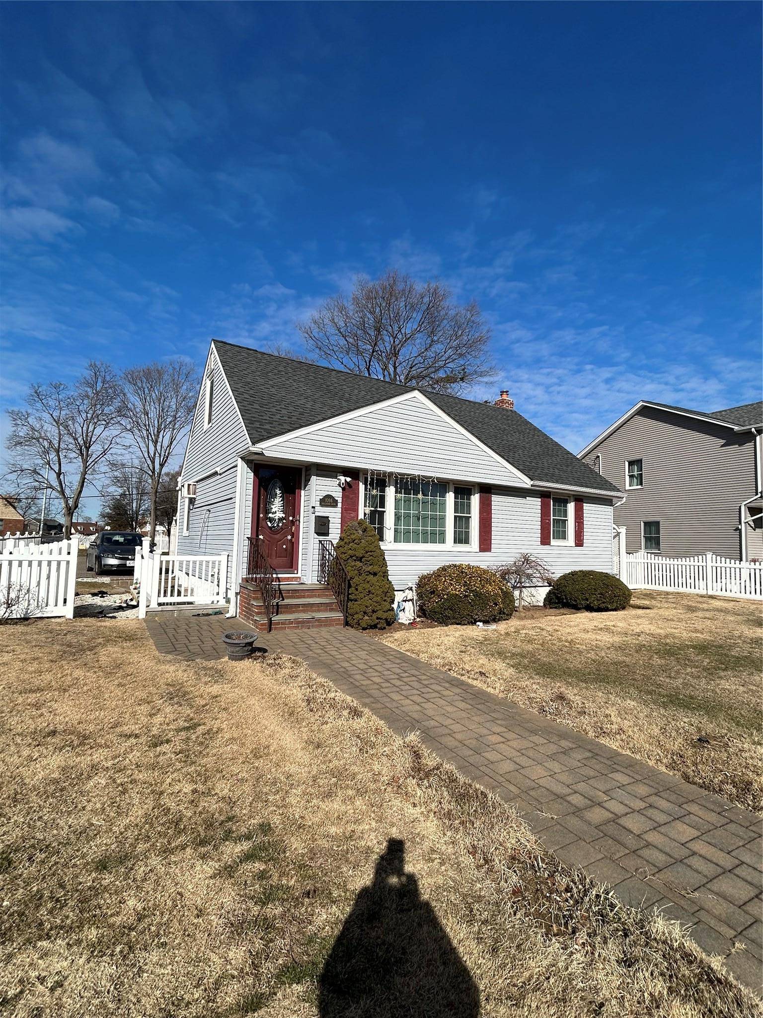 1096 Shelburne DR, Franklin Square, NY 11010